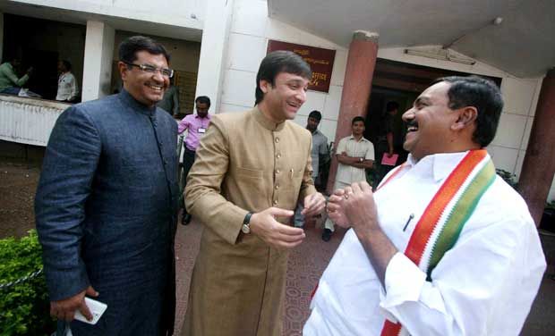 MIM leader Akbaruddin Owaisi with Congress party man G Venkatramana Reddy - (Photo:File) MIM leader Akbaruddin Owaisi with Congress party man G Venkatramana Reddy - (Photo:File)